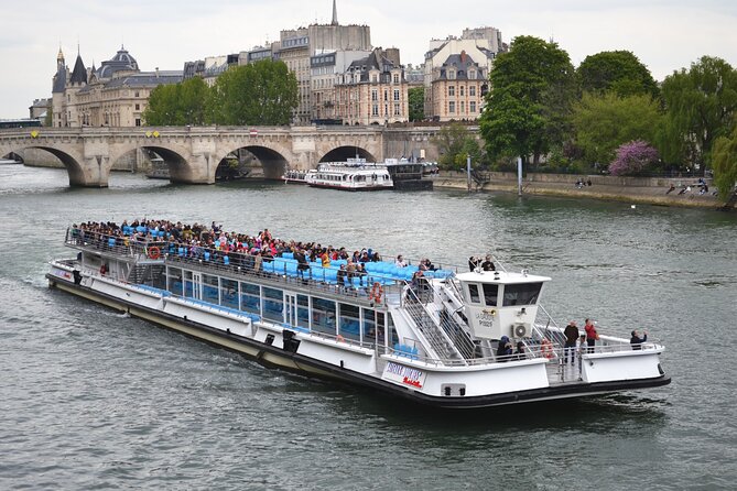Seine River Cruise with Commentary 1 Hour - Best seating and timing for photos on the Seine