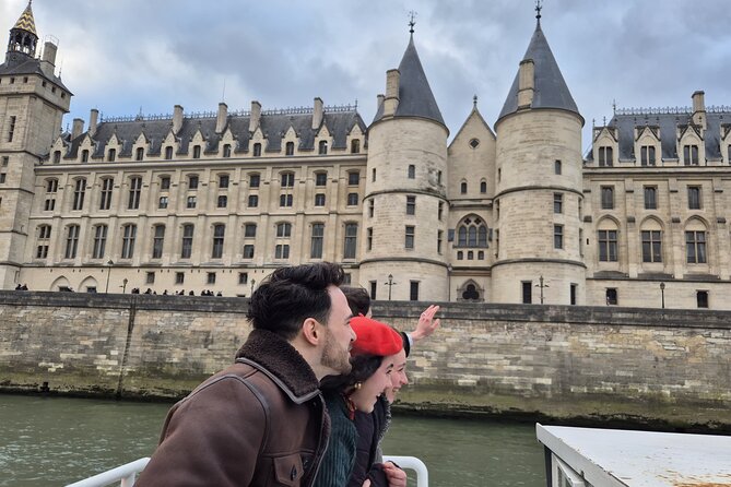 Seine River Sightseeing Guided Cruise by Vedettes du Pont Neuf - Getting there and finding your spot at Pont Neuf