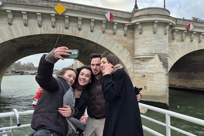 Seine River Sightseeing Guided Cruise by Vedettes du Pont Neuf - Day versus night: choosing the right Seine cruise mood