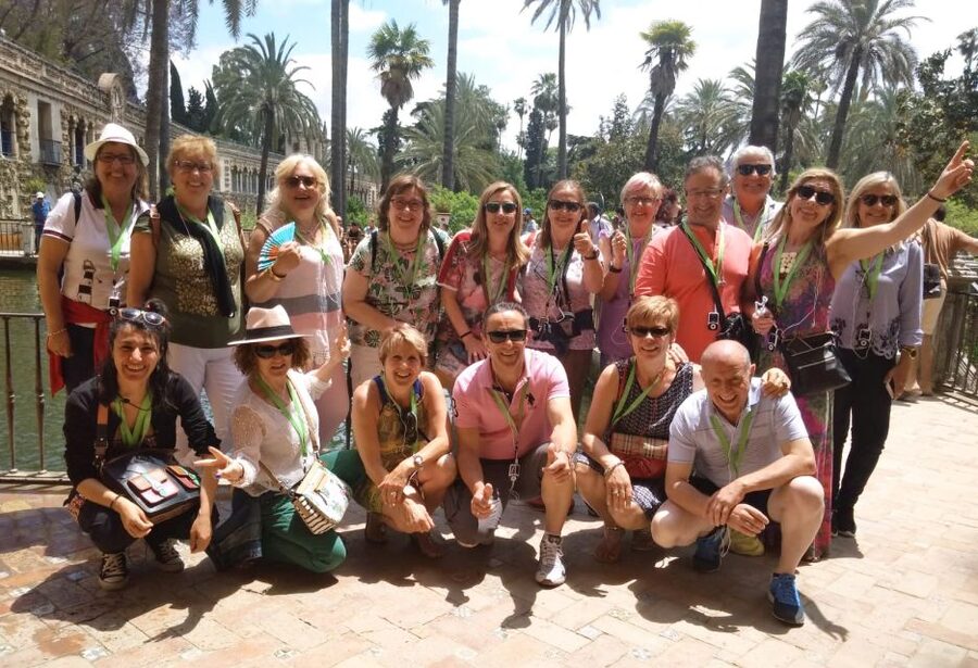 Seville: Cathedral & Alcázar Guided Tour with River Cruise - Royal Alcázar Palace: Pavilions, Rooms, Gardens, and the Guide’s Role