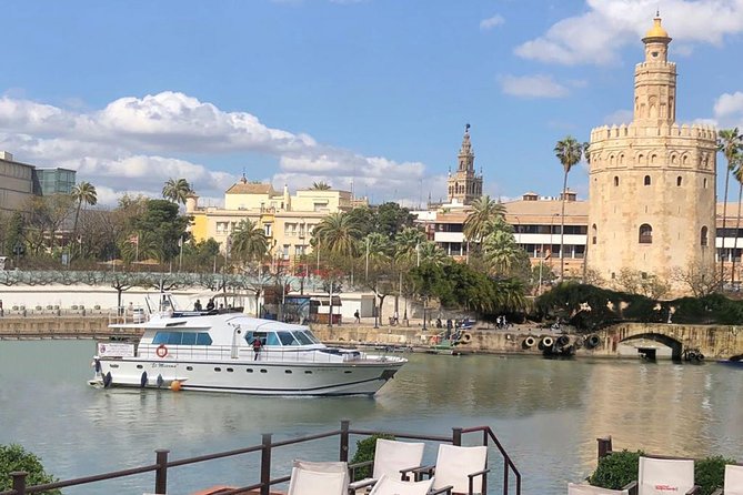 Seville: Cruise along the Guadalquivir River with appetizer - Following the narration: three languages, microphone quirks, and how to make it work