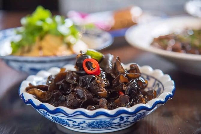 Shanghai by Night with Fine Local Dinner and VIP River Cruise Experiences - Who Should Book This Night Tour (and Who Might Skip It)
