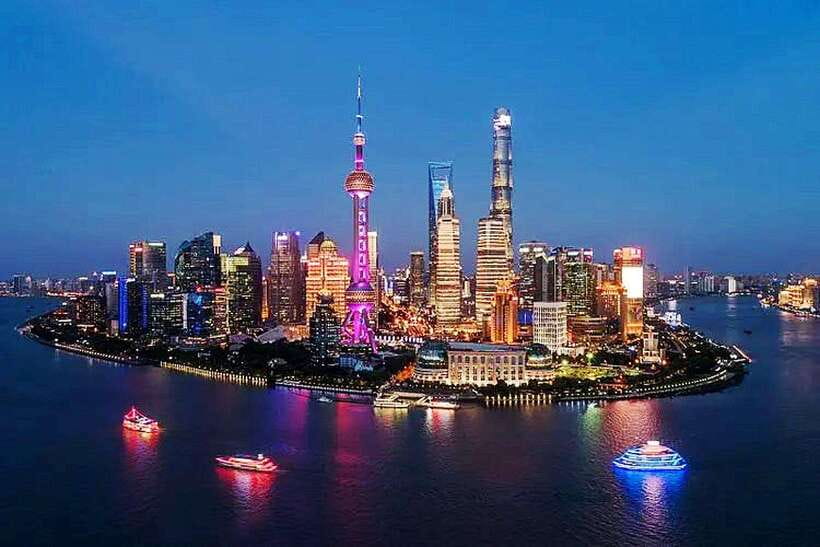Shanghai Night River Cruise VIP Seat with Authentic Dinner - The Huangpu River Cruise: Bund Neon and Lujiazui Towers in 50 Minutes
