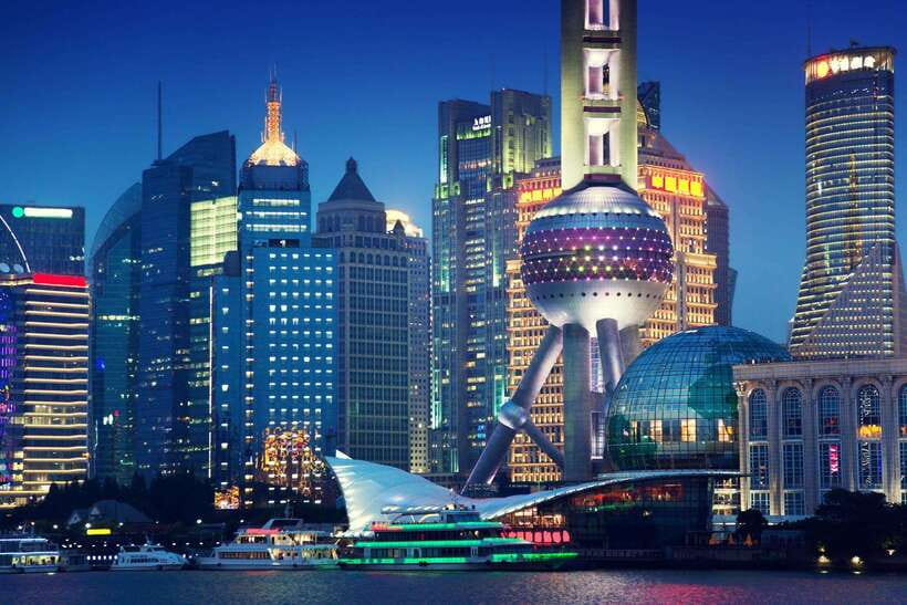 Shanghai Night River Cruise VIP Seat with Authentic Dinner - What the Guide Adds: Stories That Make the Skyline Make Sense