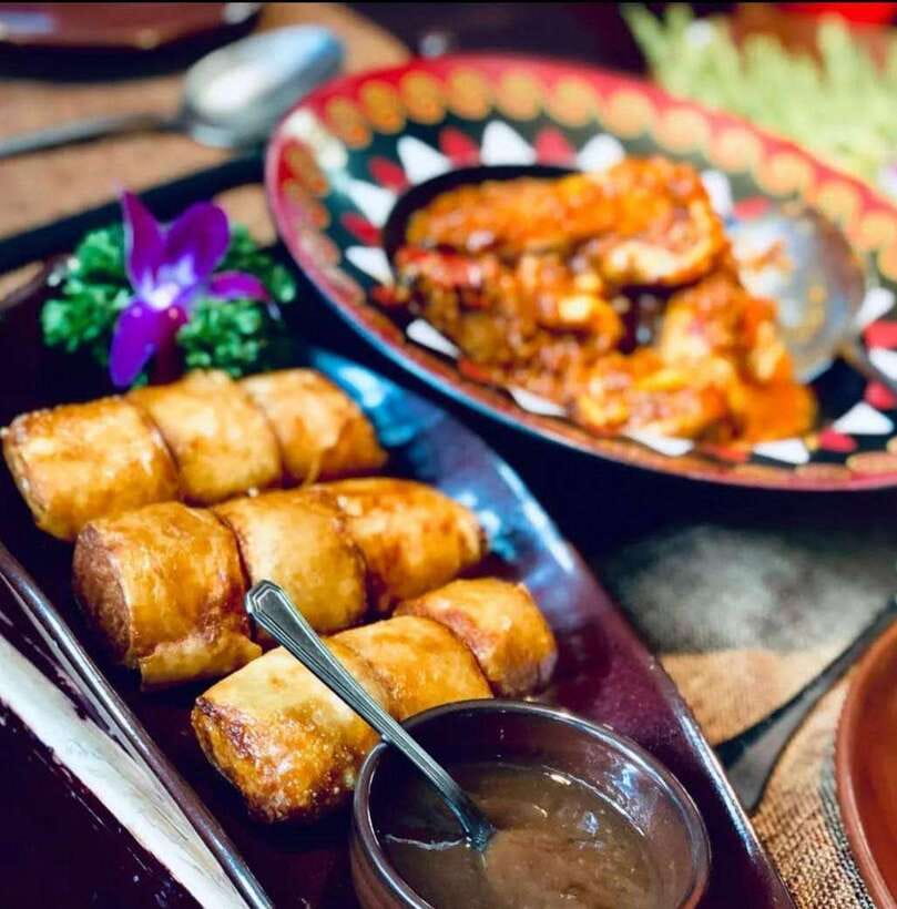 Shanghai Night River Cruise VIP Seat with Authentic Dinner - Timing Tips: How to Get the Best Night Photos and a Stress-Free Meal