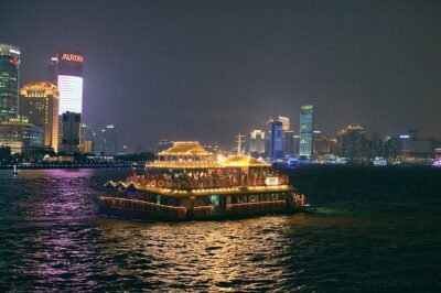 Shanghai Private Night Tour with Huangpu River Cruise, the Bund and Xintiandi - The Bund (Wai Tan): classic skyline views without the crowd stress