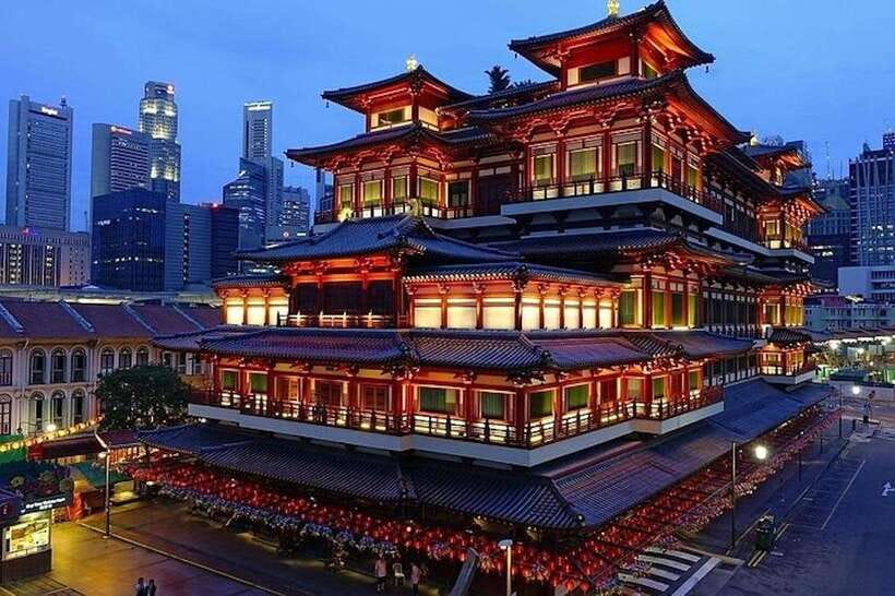 Singapore: Nighttime City Sightseeing Tour with River Cruise - Lau Pa Sat for dinner: hawker food where you choose