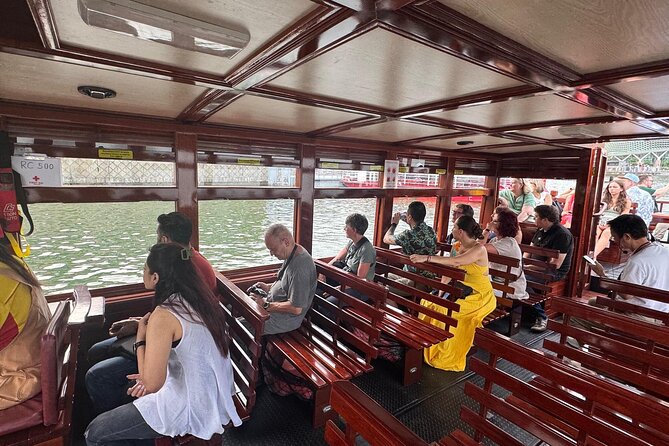Singapore River Cruise, Night Garden Rhapsody and Spectra Tour - The 30-minute Singapore River bumboat cruise (the highlight)