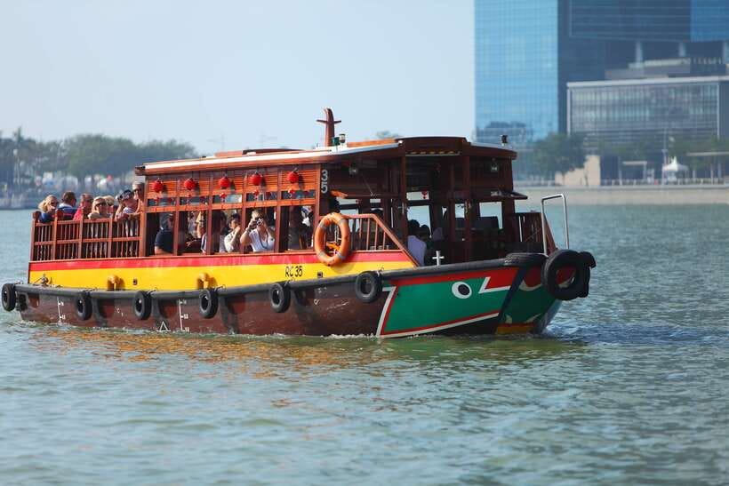 Singapore: Singapore River Cruise - Electric bumboats and the onboard experience