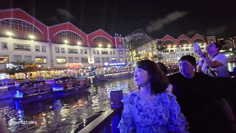 Singapore: Sunset River Cruise and Glittering Light Shows - Clarke Quay Singapore River Cruise: the cleanest skyline view you can get
