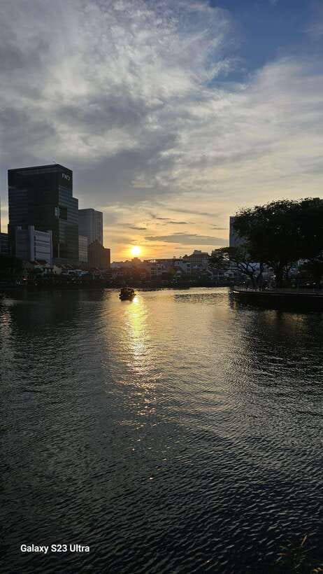 Singapore Twilights with River Cruise & Light Shows - River Cruise First: Clarke Quay to Merlion Park Under City Lights