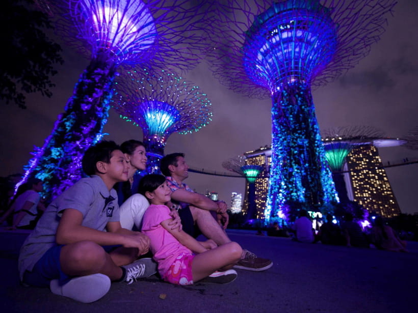 Singapore Twilights with River Cruise & Light Shows - Marina Bay Sands Spectra Show: Lasers, Fountains, and Big-Screen Drama