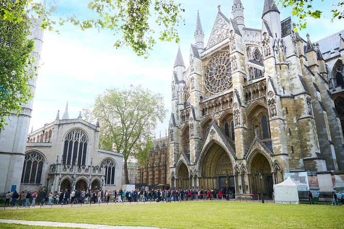 Skip the Line Tower of London & Westminster Tour and River Cruise - A one-day London hits list: Westminster, the Thames, and the Tower