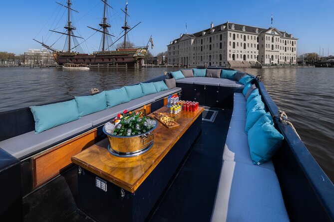 Small-Group Luxury Canal Cruise with Local Skipper - Meeting at Singel 250 and the easy start with pickup