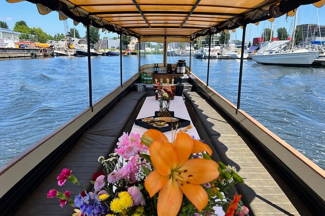 Small-Group Luxury Canal Cruise with Local Skipper - Crooked canals near the Amstel: the end stretch for relaxed photos