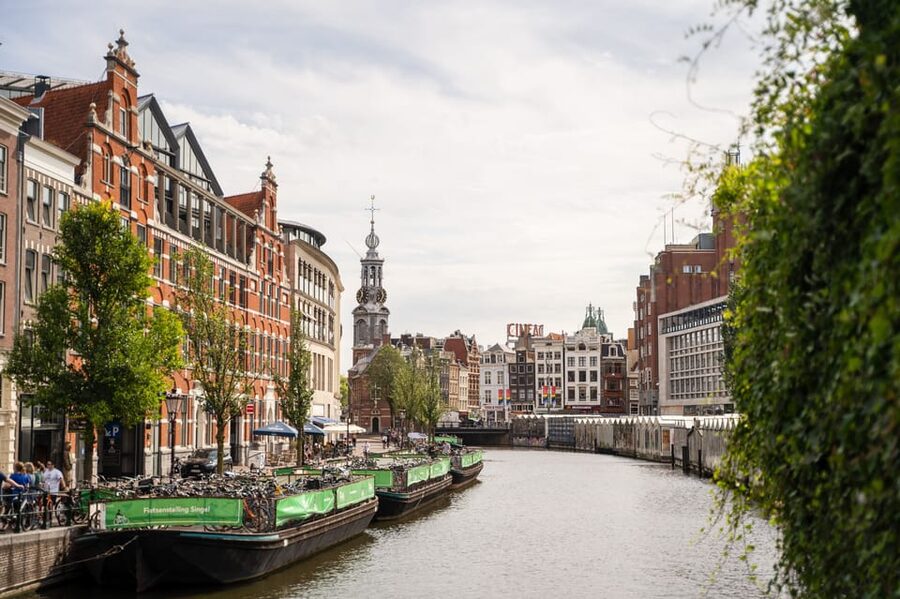 Small-Group Walking Tour with Amsterdam Canal Cruise - Who should book this tour?