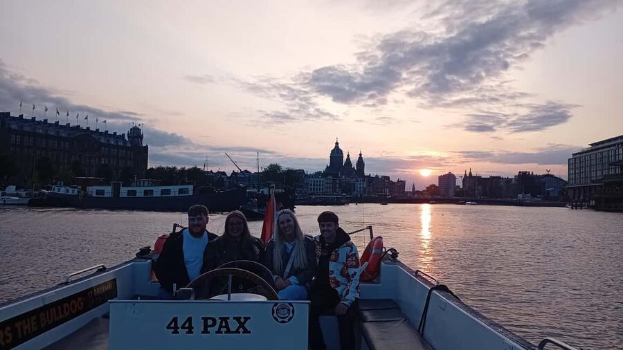 Smoke & Boat Amsterdam - The Official 420 Canal Cruise - A small logistics reality check (and how to handle it)