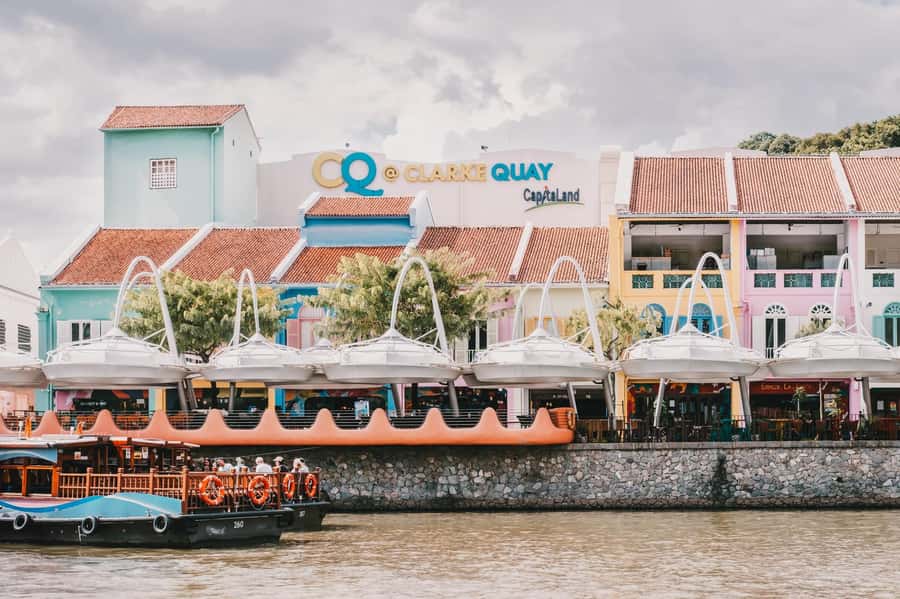 Spectra & Garden Rhapsody Shows with Singapore River Cruise - The 35-minute Singapore River cruise: the views that set the tone