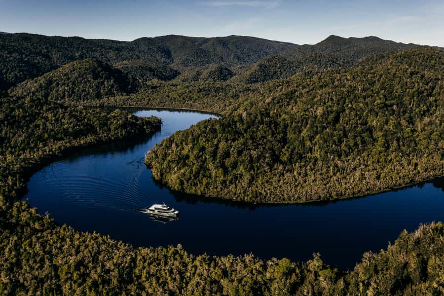 Strahan: Gordon River Cruise with Lunch & Sarah Island Walk - Lunch on the water: buffet style, drinks, and where to sit