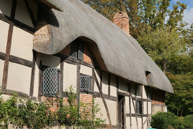 Stratford-upon-Avon: River Cruise and City Audio Tour - The city audio tour: how it turns the sights into a route