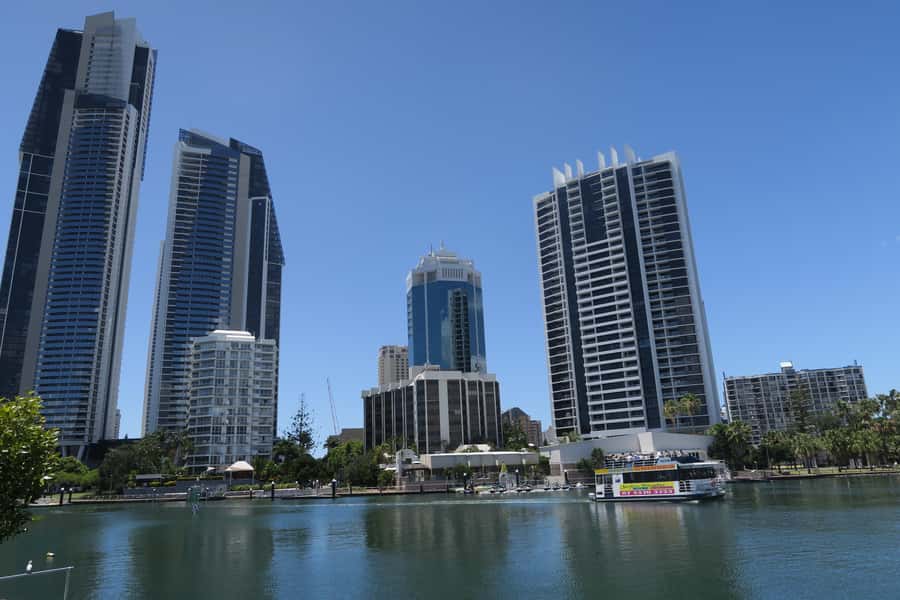 Surfers Paradise: Sightseeing Midday River and Canal Cruise - The Licensed Bar and Snacks: How the Food Side Actually Fits