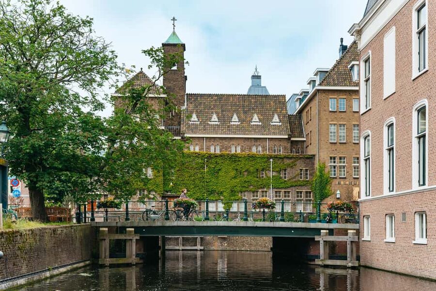 The Hague: Canal Cruise - Where You Meet: Prinsessepark Starts on the Other Side of the Water