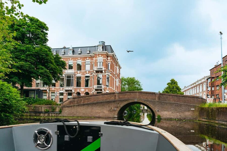 The Hague: Canal Cruise - Drinks on Board: Cash for Cold Ones, No Outside Food