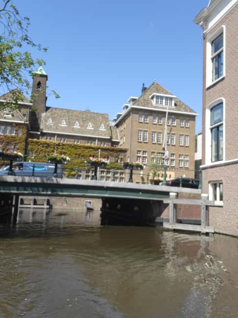 The Hague: Canal Cruise with Live Guide Winter edition - A 75-minute winter canal break in The Hague