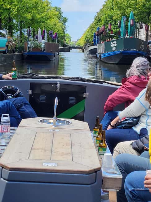 The Hague: Canal Cruise with Live Guide Winter edition - Winter comfort that actually matters: blankets and what to wear