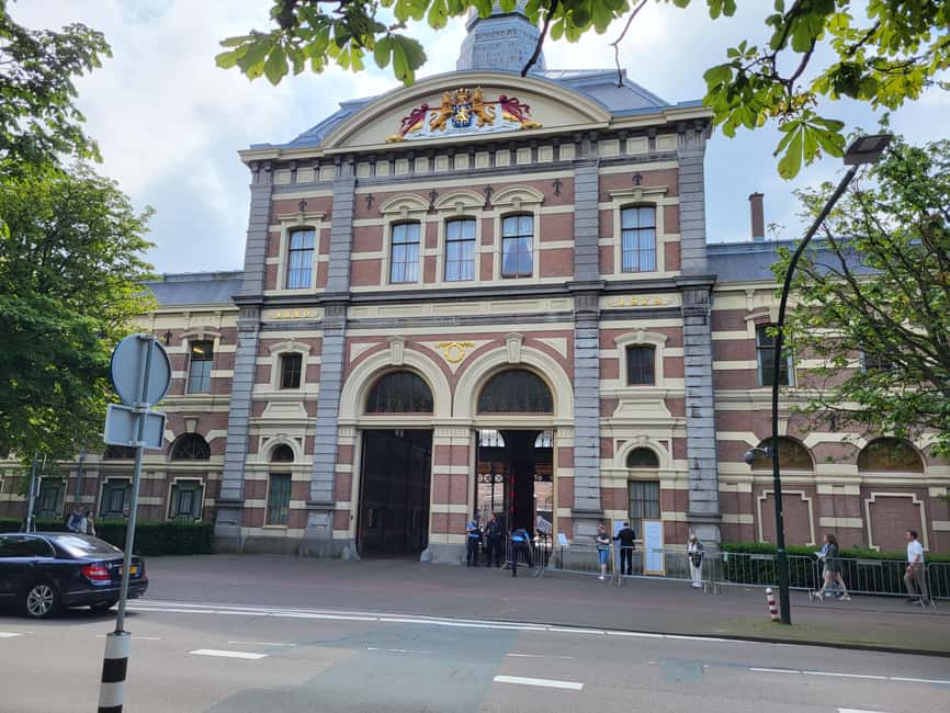 The Hague: Canal Cruise with Live Guide Winter edition - What you’ll see from the water: Palace Garden, Royal Stables, and canal houses