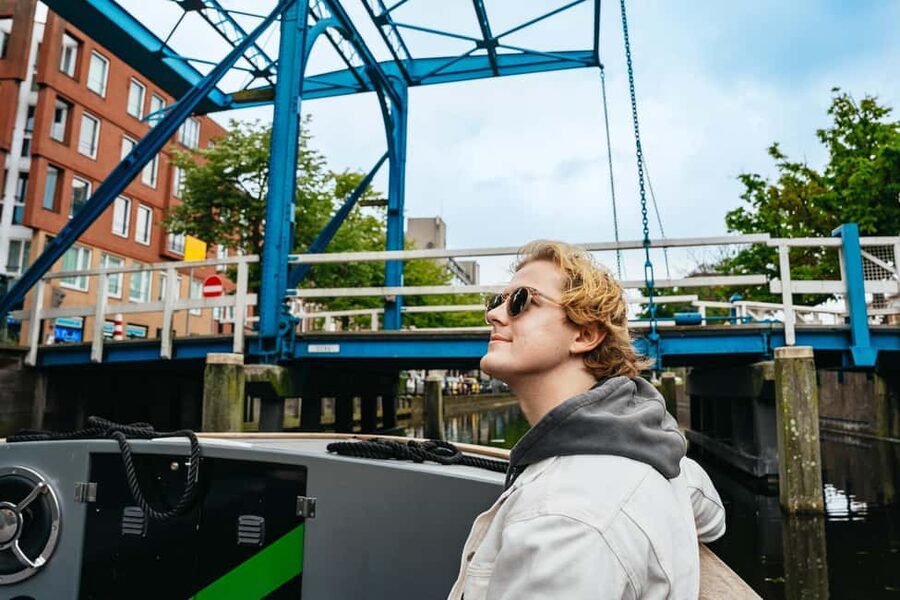 The Hague: Canal Cruise with music from local artists - The 1.5-hour flow: settling in, gliding past, then returning