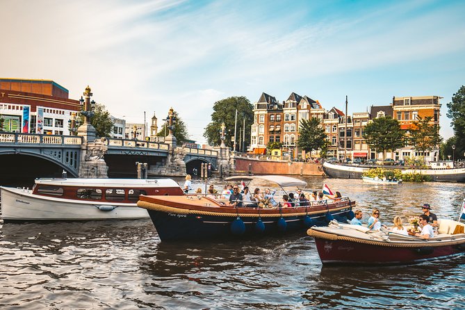 The Ultimate Amsterdam Canal Cruise - 2hr - Small Group with Drinks & Snacks - Small group comfort: how the size changes what you hear