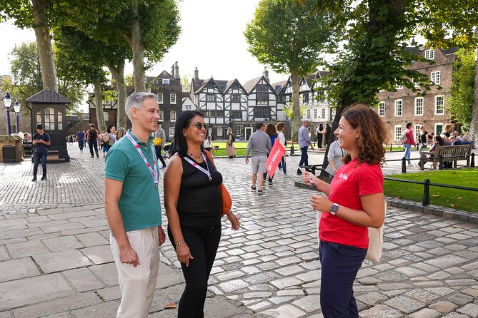 Tower of London: Guided Tour with Thames River Cruise - What Makes the Tower Tour Feel Worth It: The Guide Factor