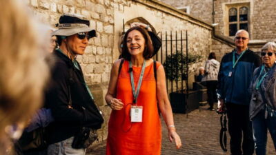 Tower of London Tour with Crown Jewels, plus River Cruise - Jewel House viewing: how the Crown Jewels get explained