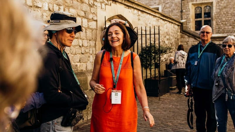 Tower of London Tour with Crown Jewels, plus River Cruise - Jewel House viewing: how the Crown Jewels get explained