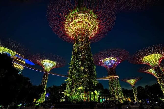 Twilight Magic Singapore River Cruise and 2 Light Show - A 5:30 pm start that turns Singapore into a night map