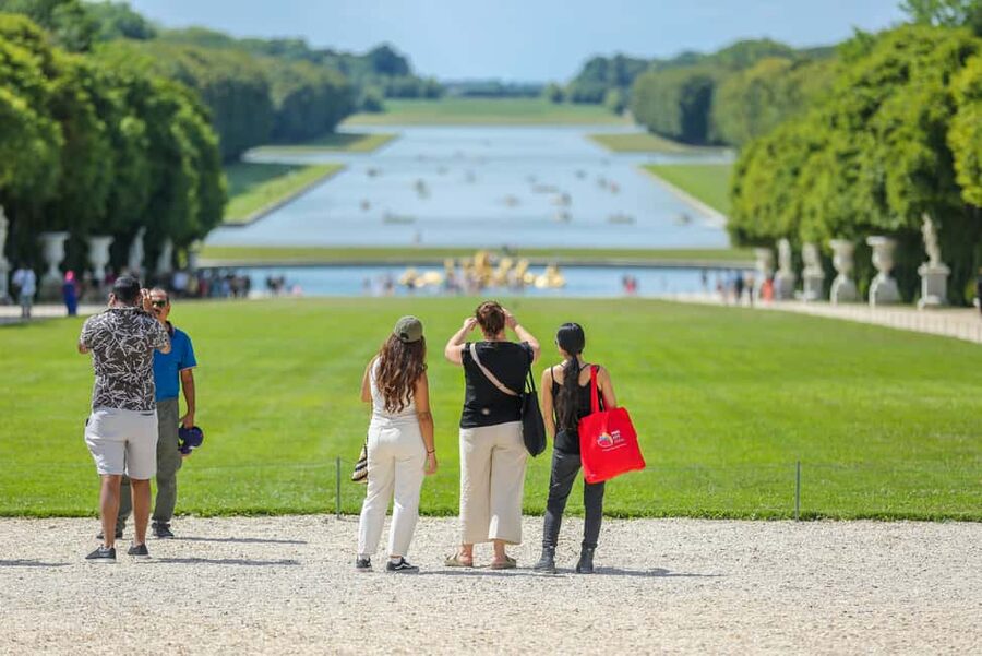 Versailles Palace and Gardens Entry with Seine river Cruise - The Seine cruise on Bateaux Mouches: your landmark shortcut from the water