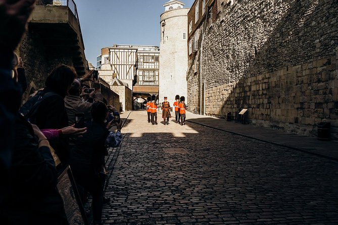 VIP Early Access Opening Ceremony Tower of London & River Cruise - Thames River Cruise Pass: Using Your Afternoon Like a Local