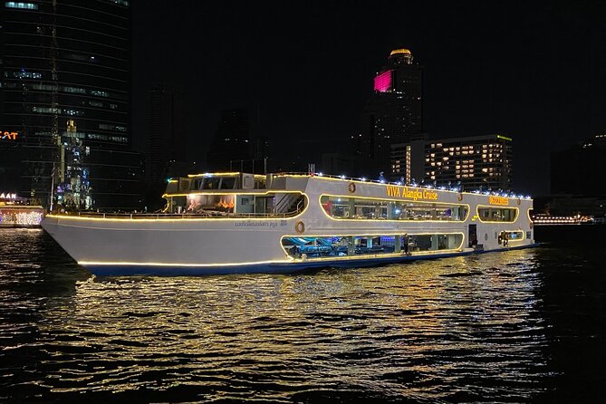 VIVA Alangka River Cruise: Dining & Cabaret Delight - Entering the Chao Phraya at Asiatique (and handling the crowd)