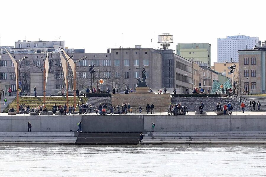 Warsaw: Vistula River Cruise with Your Music & City Views - The 55-Minute Route: Short Time, Big Views