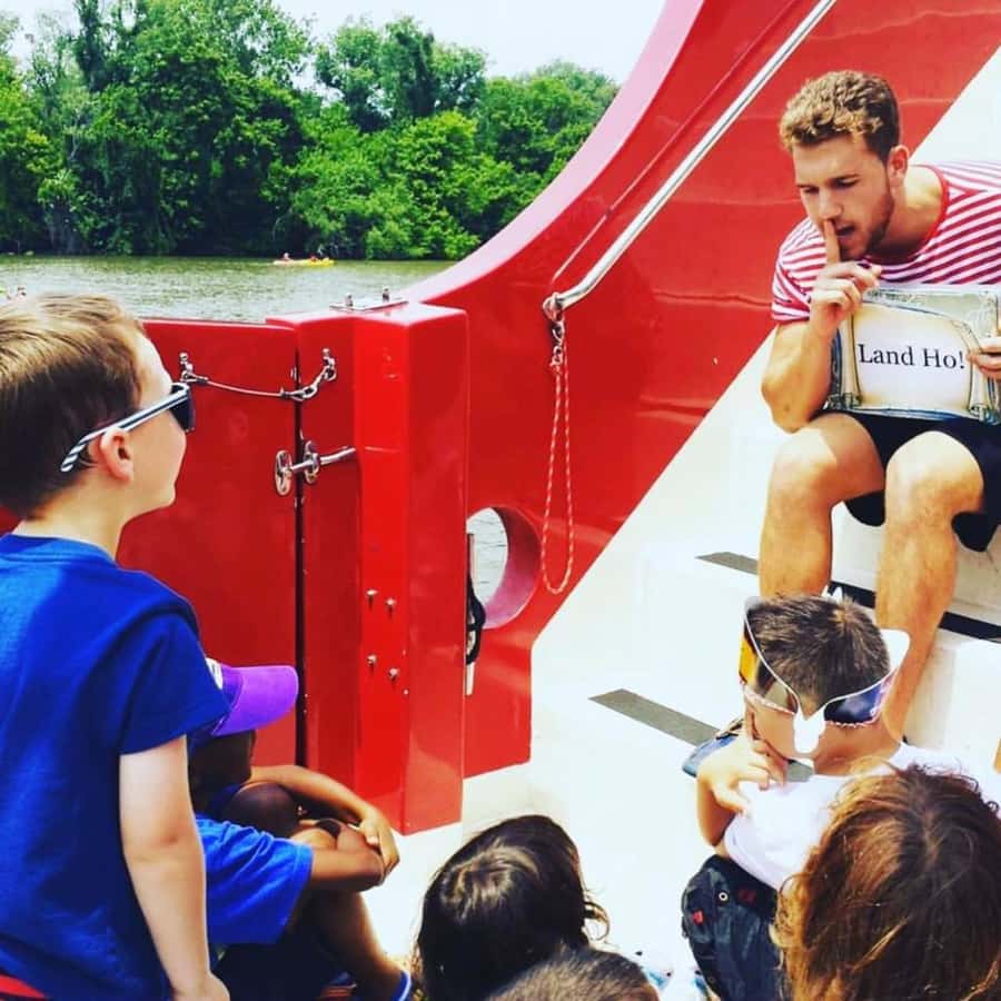 Washington DC: Family Treasure Hunt River Cruise - The treasure hunt: vocabulary, water cannons, face paint, and music