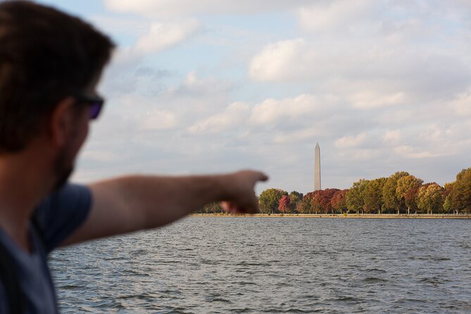 Washington: Potomac River Cruise & Guided Georgetown Walking Tour - Old Stone House: the photo stop with the real age advantage
