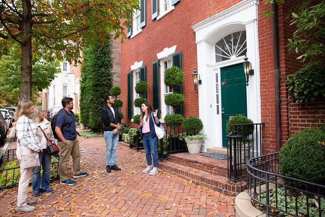 Washington: Potomac River Cruise & Guided Georgetown Walking Tour - Georgetown University: 102 acres of structure and the long line of leaders