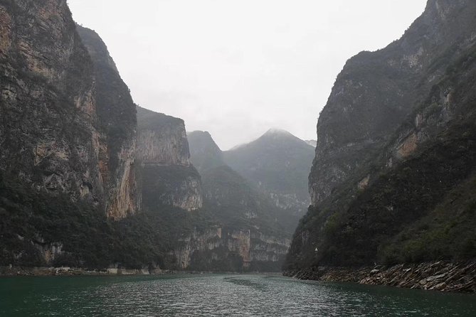 Yangtze River Cruise from Chongqing to Yichang Downstream in 4 Days 3 Nights - Qutang Gorge and Wu Gorge: the river’s “chapter breaks”