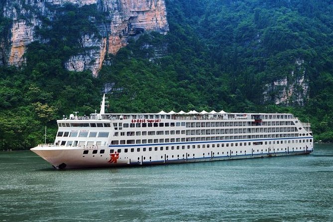 Yangtze River Cruise from Chongqing to Yichang Downstream in 4 Days 3 Nights - Chongqing Chaotianmen Wharf: your late start and the first view