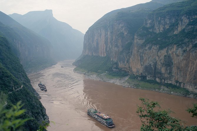 Yangtze River Cruise from Yichang to Chongqing Upstream in 5 Days 4 Nights - Day 2: Three Gorges Dam + Xiling Gorge (the day with the most moving parts)
