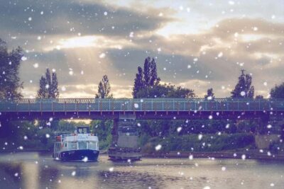 York: Festive River Cruise With Mulled Wine & Mince Pie - What you get onboard: warm drinks, a mince pie, and shelter from the weather