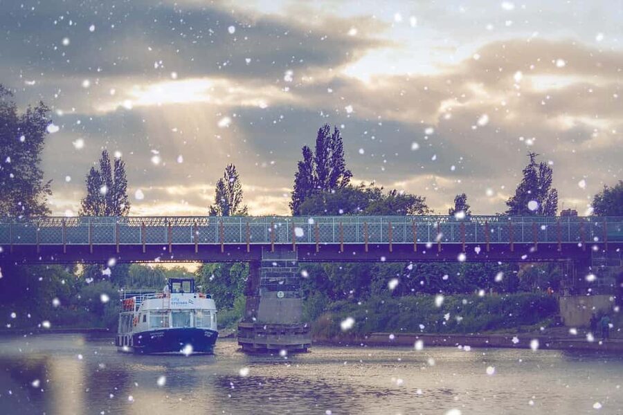 York: Festive River Cruise With Mulled Wine & Mince Pie - What you get onboard: warm drinks, a mince pie, and shelter from the weather