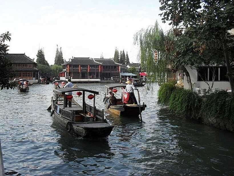 Zhujiajiao Water Town Private Tour with Night River Cruise - Dinner in Zhujiajiao: plan for meals you choose (and pay for)